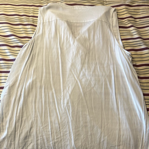 A nice light blouse just like the pale green one I posted. - Picture 2 of 3